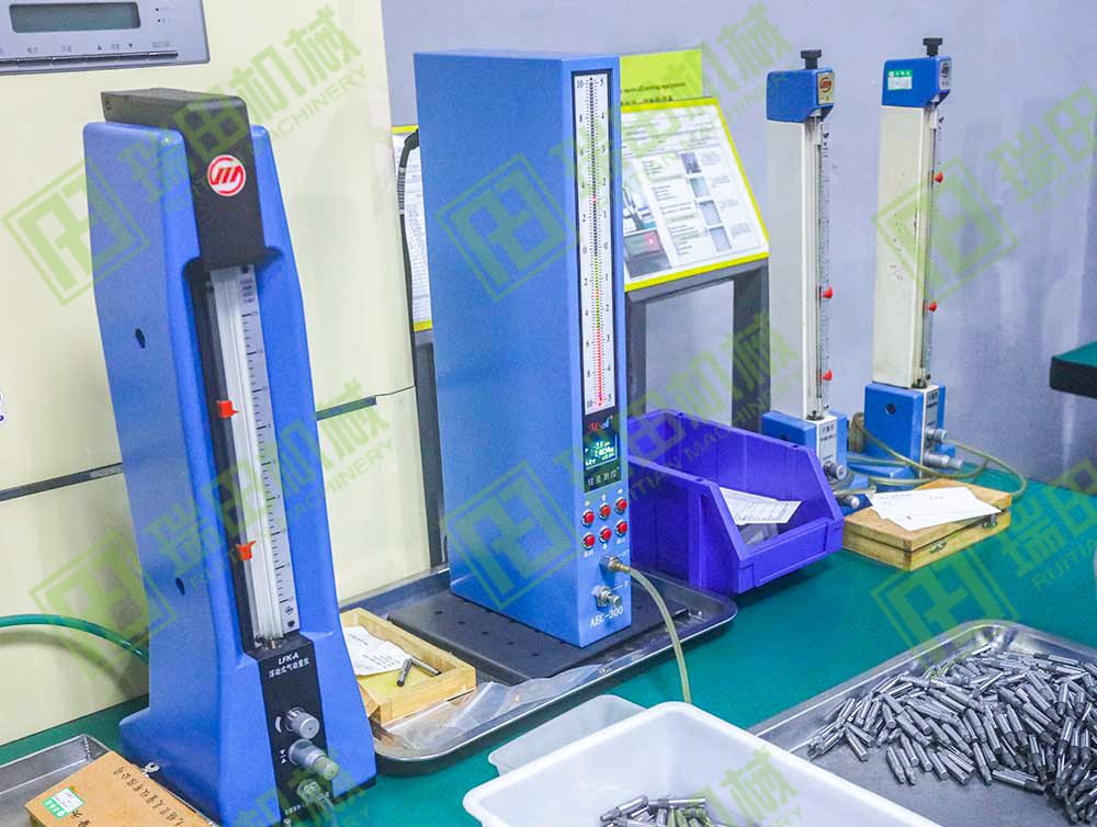 Testing Machine for Torsion Characteristic of Commercial Vehicle Drive Disk Assembly